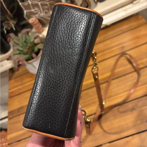 Small Vintage Dooney & Bourke Leather Crossbody Bag - Picture 2 of 10